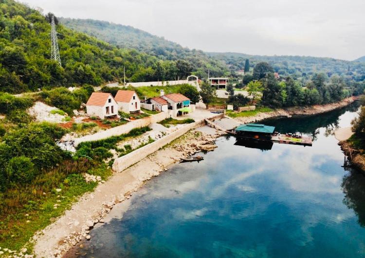 Splav "Slap" - Bungalovi Danilovgrad Exterior foto